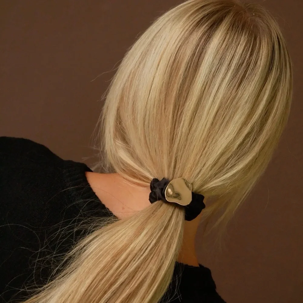 Gold Pendant Scrunchie (1701)